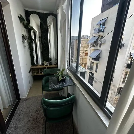In Апартаменты Тирана